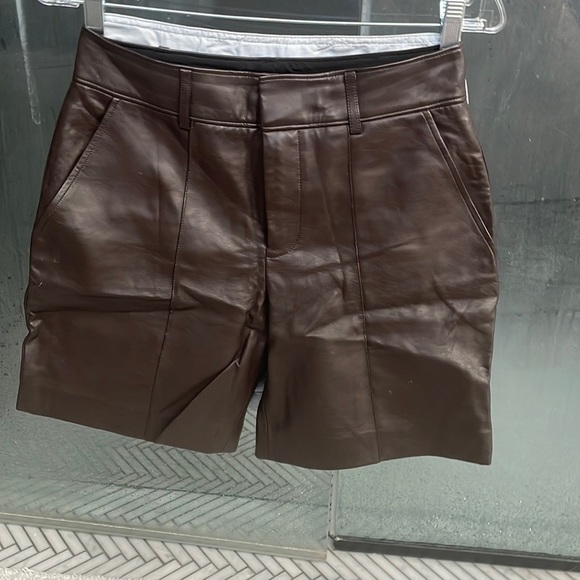 CLUB MONACO Suzanne faux leather Bermuda high rise short brown - Picture 3 of 6